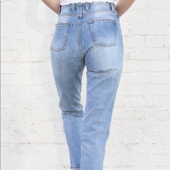 Brandy Melville “Jane Light Wash Jeans” - OSFA - Picture 2 of 4